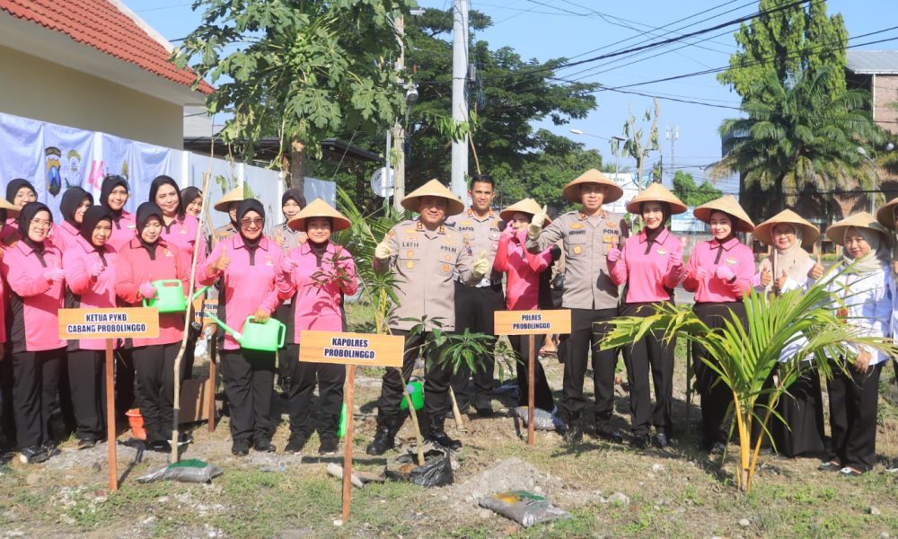 Gerakan Indonesia ASRI : Polres Probolinggo Gelar Aksi Penghijauan Pulihkan Lahan Kritis