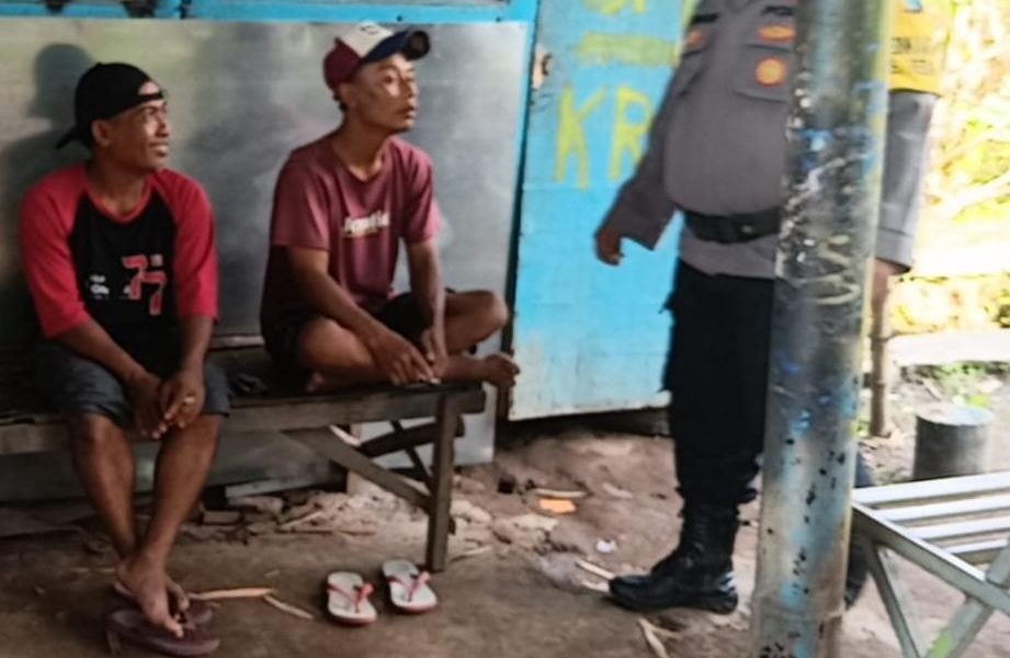 Bhabinkamtibmas Polsek Grati Aktif Sambang Desa, Ajak Warga Jaga Kamtibmas dan Kebersihan Lingkungan