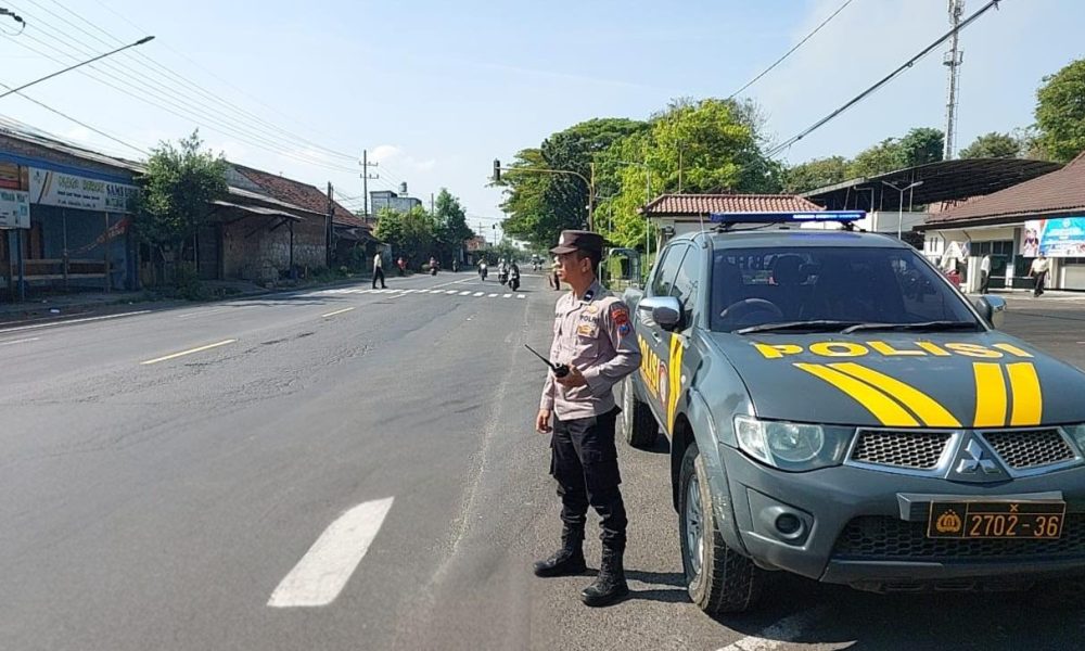 Patroli Polsek Rejoso Antisipasi Gangguan Kamtibmas di Jalur Pantura