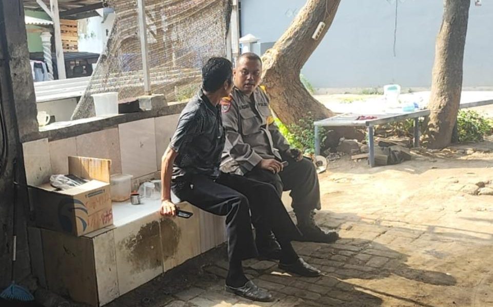Sambang Warga Saat Patroli, Polsek Pohjentrek Pererat Silaturahmi dan Sampaikan Pesan Kamtibmas