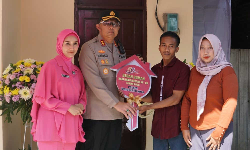 Hari Bhayangkara ke-80, Polres Mojokerto Kota Hadirkan Kebahagiaan Lewat Bedah Rumah Tak Layak Huni