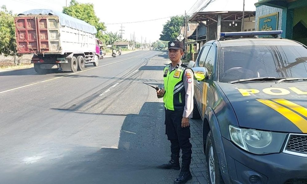 Patroli Jalur Pantura Polsek Rejoso, Upaya Preventif Menjaga Kamtibmas Tetap Kondusif