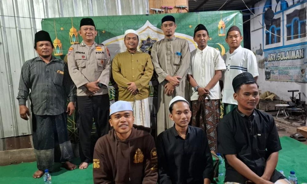 Ps. Kanit Binmas Polsek Kraton Bripka Rendra Bersama Pemuda Guyup Rukun Inisiasi Pengajian Rutin Awal Bulan di Desa Kebotohan