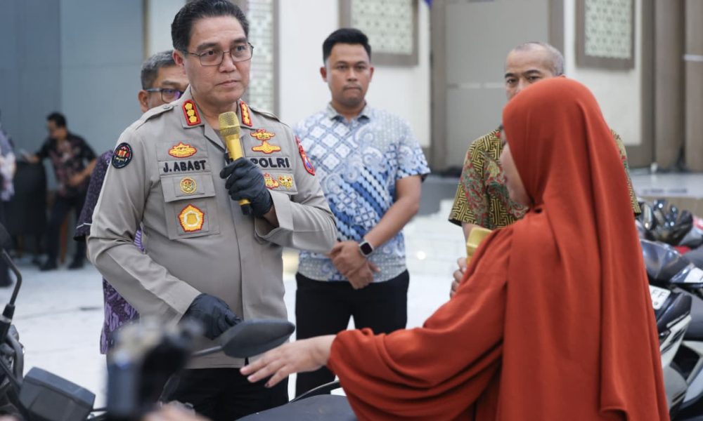 Polda Jatim Kembalikan Mobil dan Motor Hasil Ungkap Kasus Curanmor kepada Para Korban Tanpa Biaya