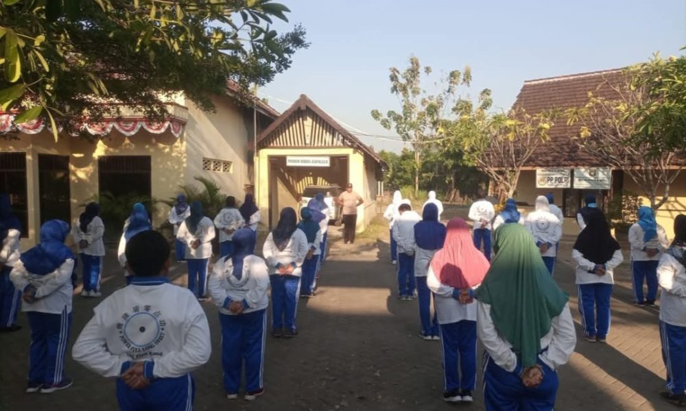 Terapi Ling Tien Kung: Cara Unik Bhabinkamtibmas Polres Blitar Bikin Warga Makin Sehat dan Kompak