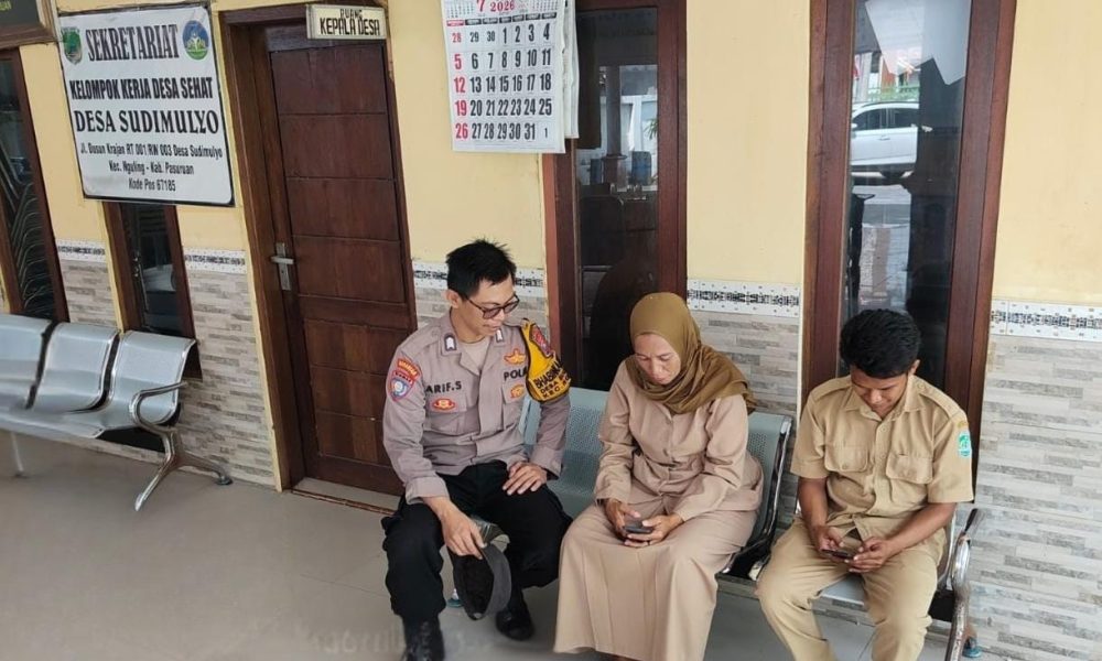 Polsek Nguling Sambangi Perangkat Desa Sudimulyo, Perkuat Sinergi Harkamtibmas dan Sosialisasikan Layanan Call Center 110