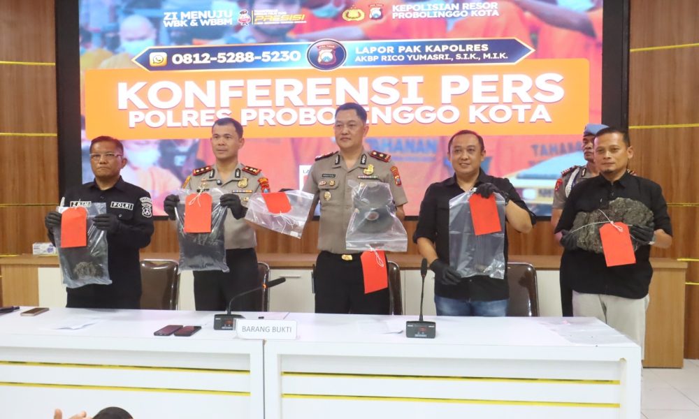 Polres Probolinggo Kota Ungkap Kasus Pembunuhan Manusia Silver, Dua Tersangka Diamankan