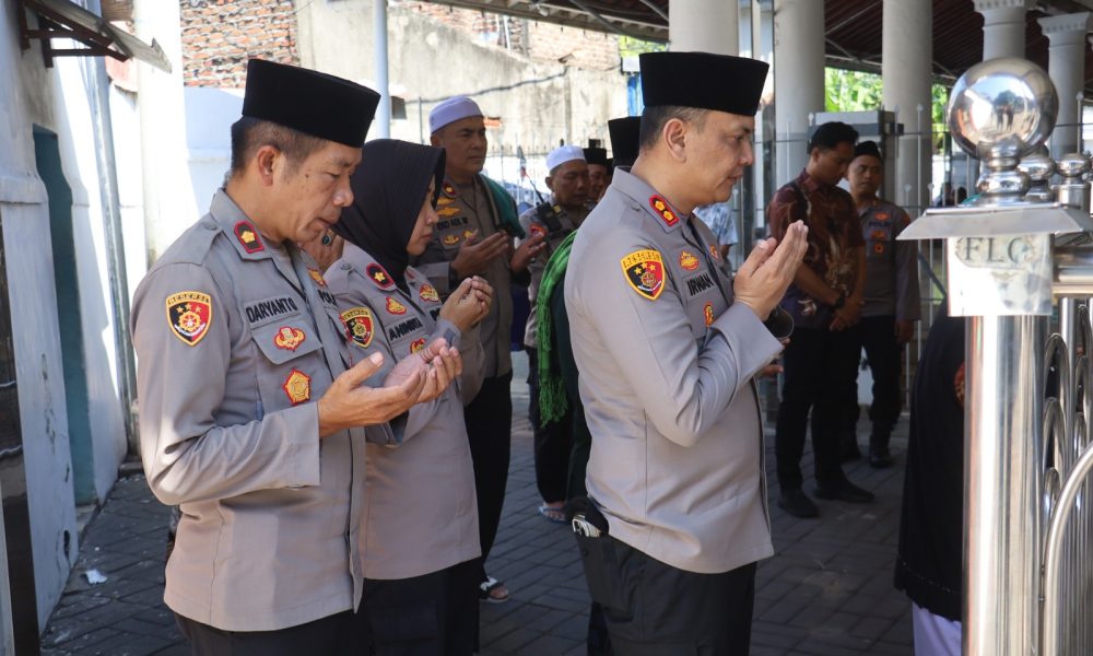 Sinergi Spiritual, Kapolres Pelabuhan Tanjung Perak Ziarah Wali di Surabaya