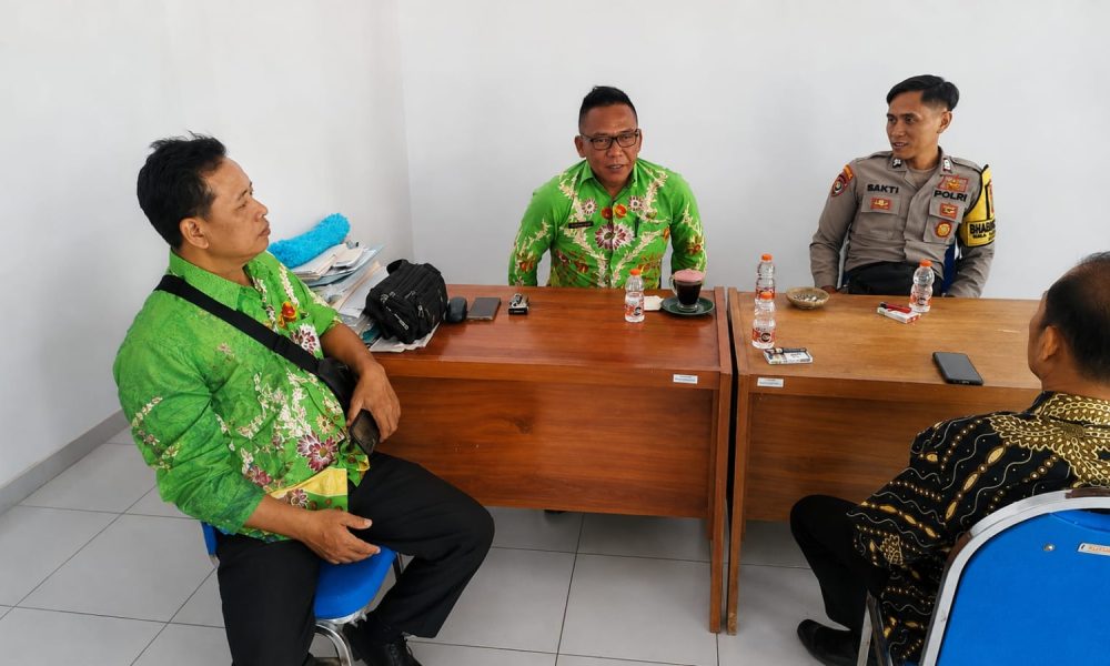 Patroli Dialogis Polsek Grati Bersama Perangkat Desa Cukurgondang, Perkuat Sinergitas Jaga Kamtibmas