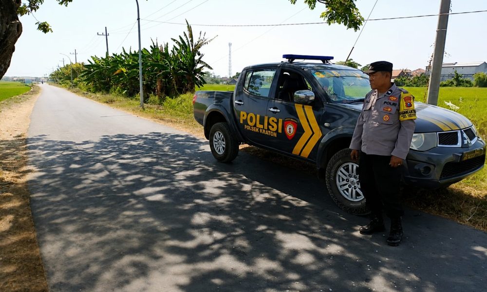 Jaga Kamtibmas Jelang Salat Jumat, Polsek Kraton Gelar Patroli Presisi di Curahdukuh