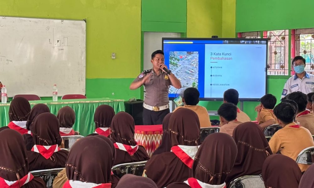 Police Go To School, Satlantas Polres Pasuruan Kota Tanamkan Budaya Tertib Berlalu Lintas di SMPN 9