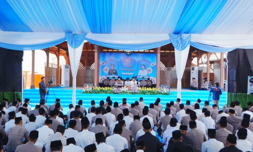 Ngaji Gus Baha Satukan Santri dan Jajaran Polri Se-Indonesia, 42 Ribu Peserta Gaungkan Semangat Kebangsaan