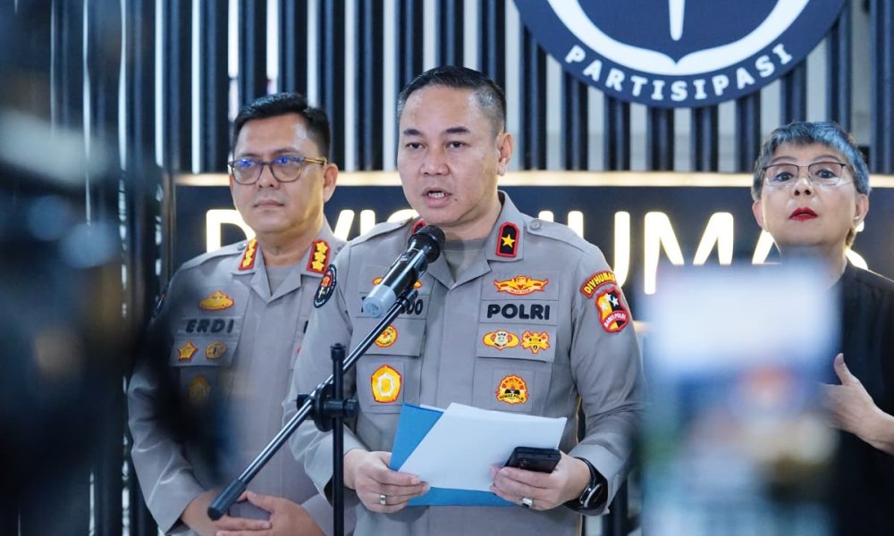 Polri Berhasil Evakuasi Ratusan Warga Terdampak Banjir di Padang, Ratusan Personel Brimob Dikerahkan