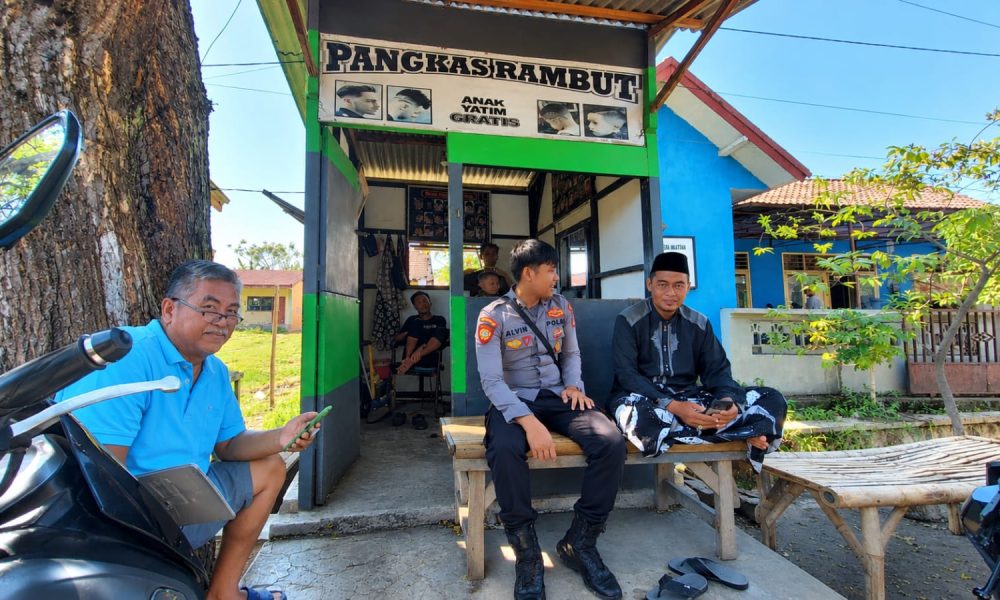 Polisi Bersama Masyarakat, Polsek Nguling Hadir Menyapa Masyarakat Bangun Sinergitas Kamtibmas