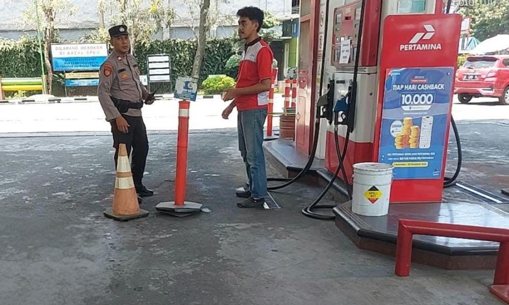 Antisipasi Kerawanan di Tengah Kelangkaan Solar, Polsek Pohjentrek Intensifkan Patroli SPBU